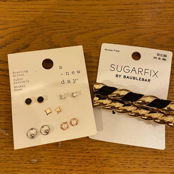 Earrings and hair clips - Picture 1 of 1